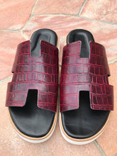 画像をギャラリービューアに読み込む, 牛革クッション高級サンダル　クロコ調　　ダークレッド
