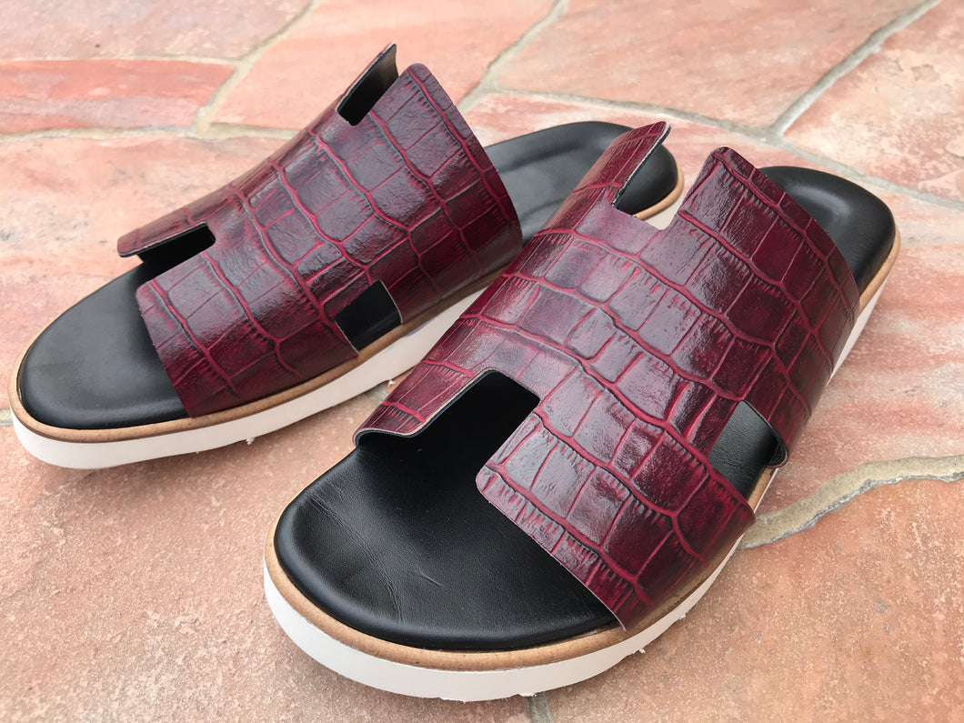 牛革クッション高級サンダル　クロコ調　　ダークレッド