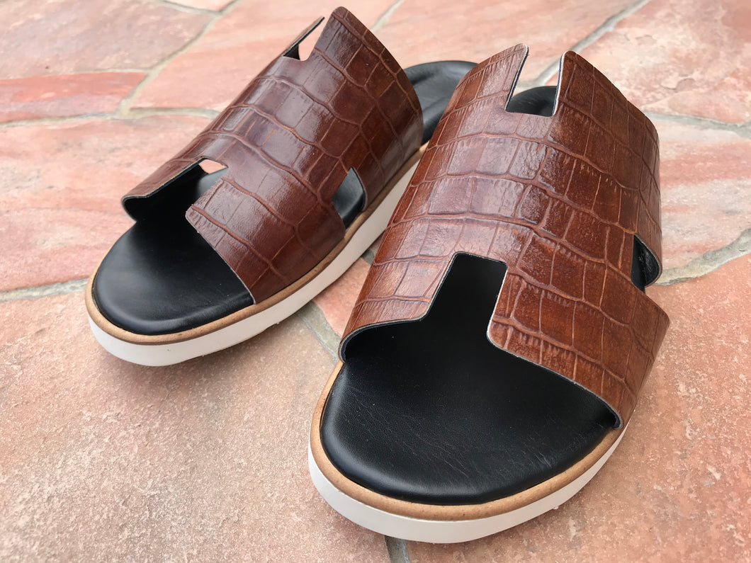牛革クッション高級サンダル　クロコ調　　ブラウン