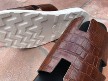 画像をギャラリービューアに読み込む, 牛革クッション高級サンダル　クロコ調　　ブラウン
